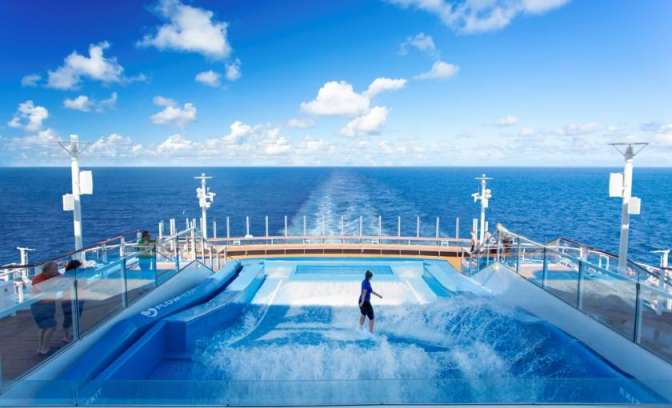 Royal Caribbean surfsimulator op de Harmony of the Seas