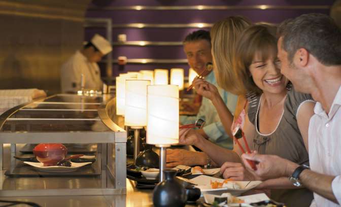 Sushi eten aan boord van AIDA 