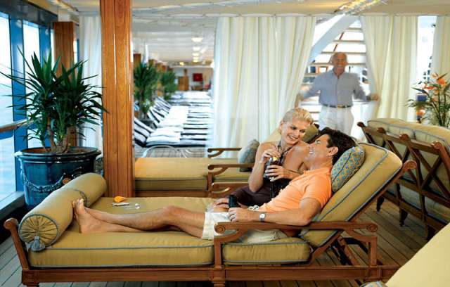 Pooldeck van Oceania Cruises