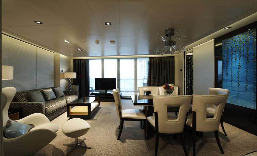 Luxe woonkamer suite van Norwegian Cruise Line 