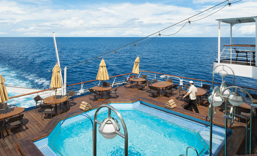 Zwembad op het dek van Silverseas Discoverer