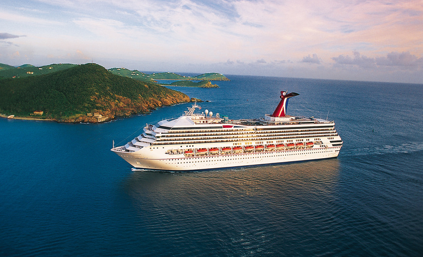 Carnival Valor op zee