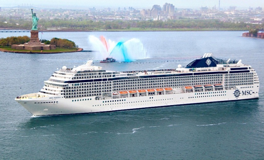 Het volledige schip de MSC Poesia