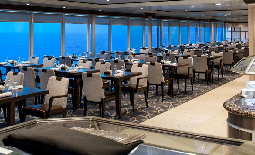 Restaurant aan boord van luxe rederij Azamara Journey