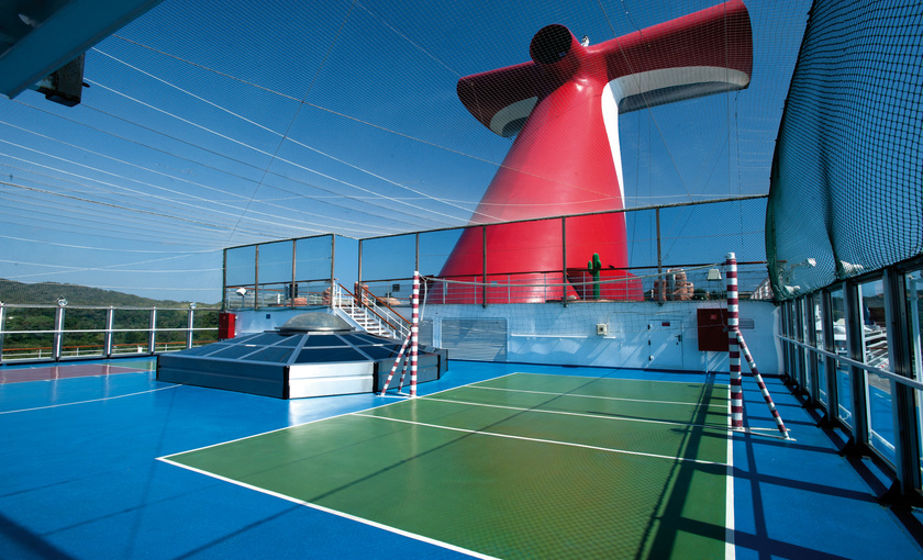 Sportdek van cruiseschip Carnival Glory