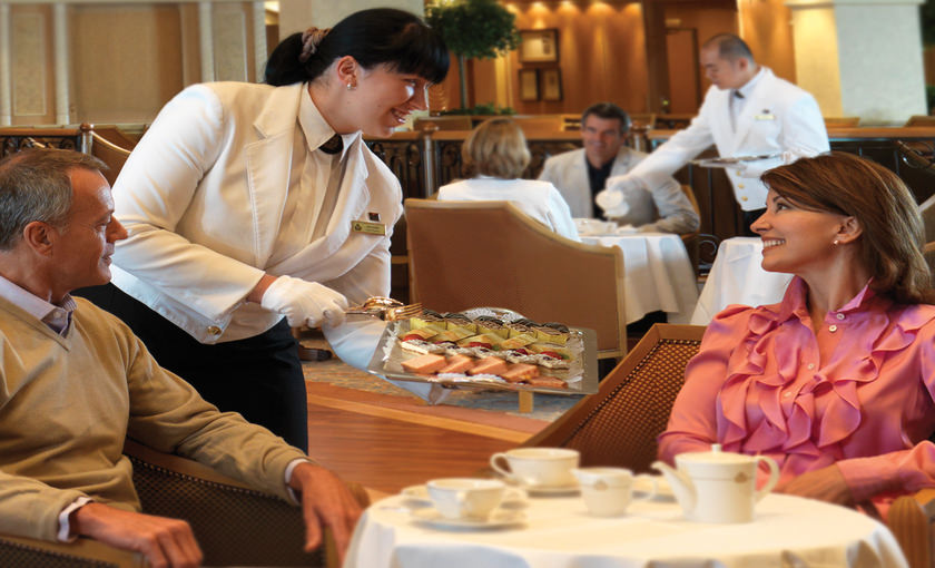High tea aan boord van de Queen Elizabeth