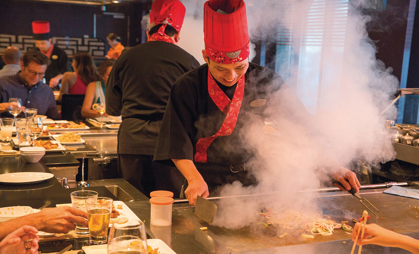 Teppanyaki restaurant op de Norwegian Getaway