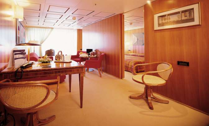 De kantoorruimte van een suite op de Neoclassica