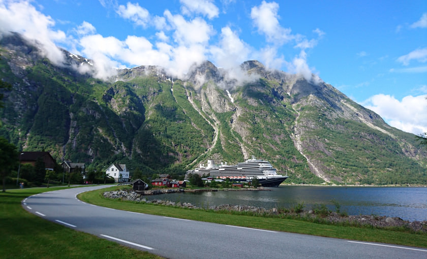 HAL Koningsdam in Eidfjord