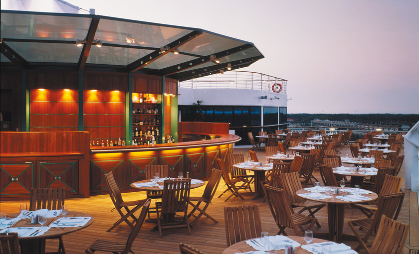 Bar op het dek van Celebrity Infinity