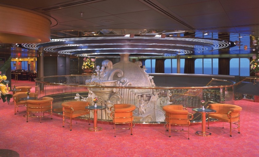 Hoofdhal op de MS Zaandam